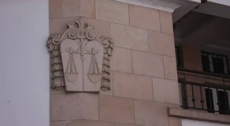 Professor primário da Póvoa de Lanhoso condenado a 17 anos por abusar de dez alunas