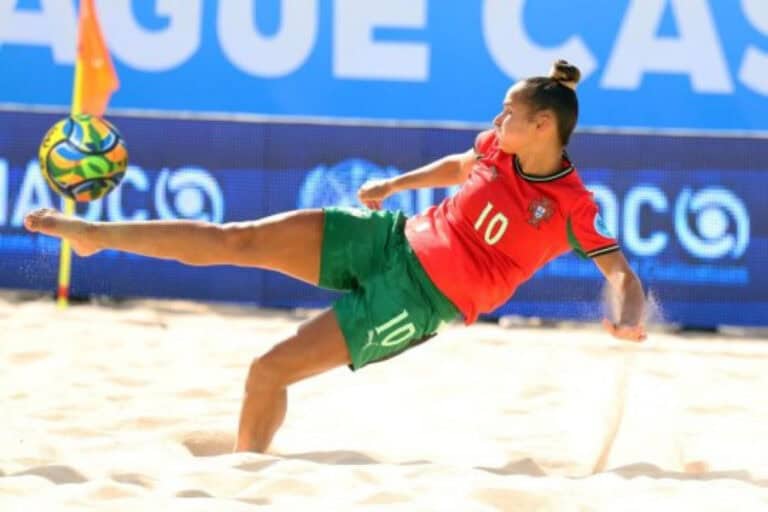 Portugal entra a ganhar na Liga Europeia feminina de futebol de praia