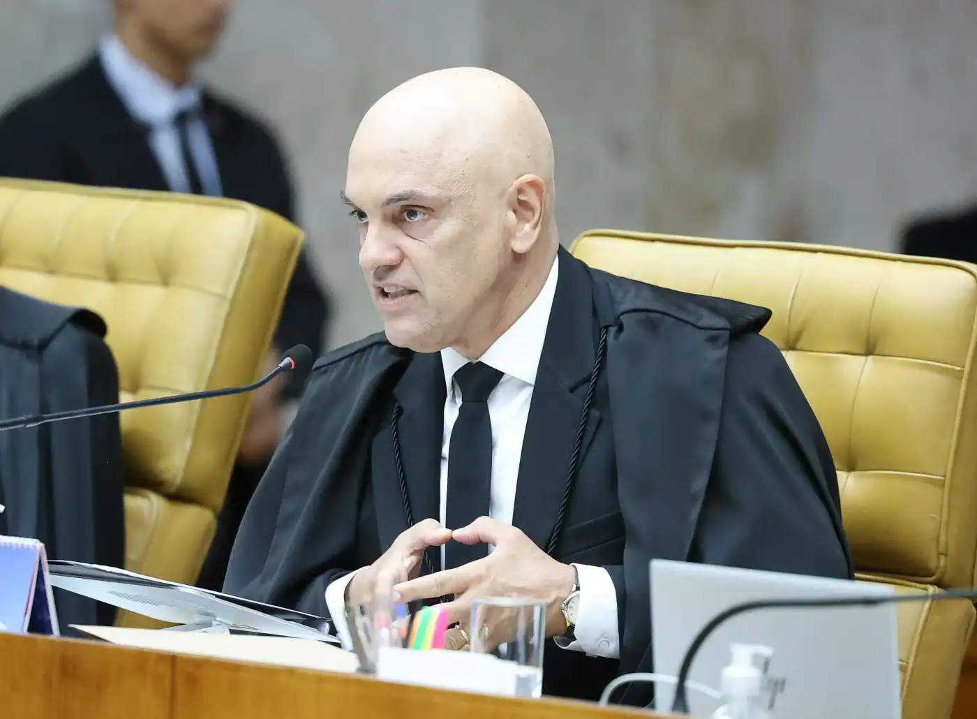 Juiz Alexandre de Moraes vai “ignorar sanções” dos EUA e continuar a julgar Bolsonaro