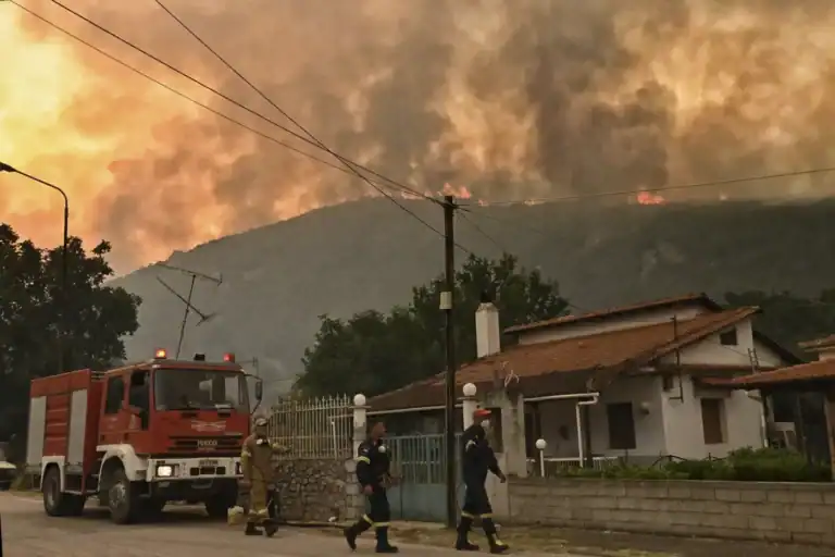 Incêndios: Parte da Europa continua afetada por fogos alimentados pelo calor