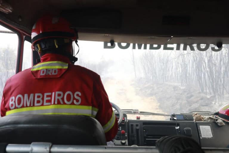 Mais de 110 bombeiros feridos nas últimas três semanas