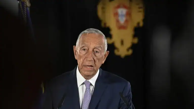 Presidente da República na Autoridade de Proteção Civil ao início da tarde