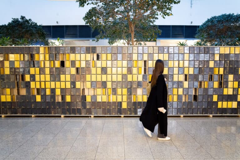 Mural dos Desejos de 13 metros ocupa centro comercial em Braga