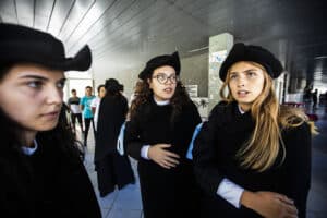 Propinas não foram devolvidas e Governo não diz quando vão ser. É um “veto de gaveta”, acusa deputada socialista