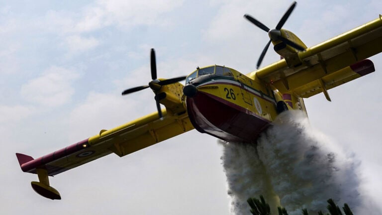 Portugal recebe dois aviões Canadair da Grécia na sexta-feira