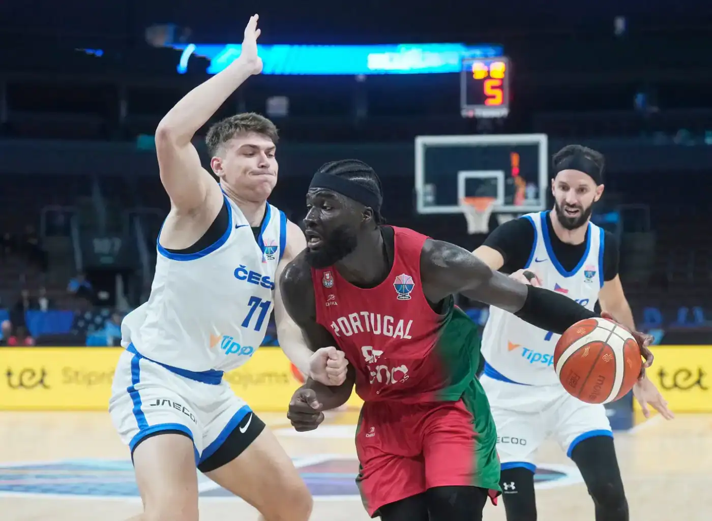 Portugal estreia-se com vitória no EuroBasket