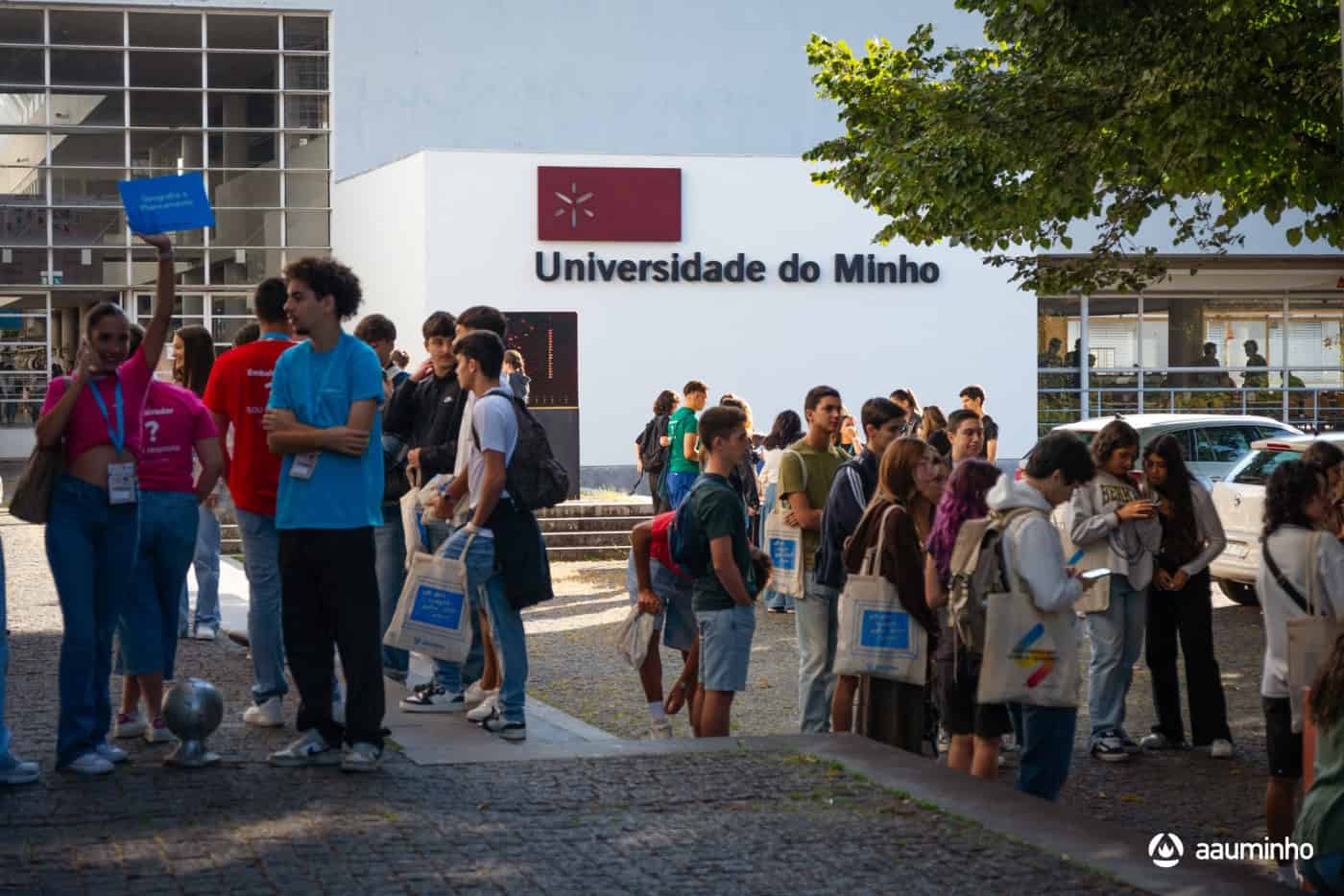 Universitários bolseiros com consultas de psicologia gratuitas