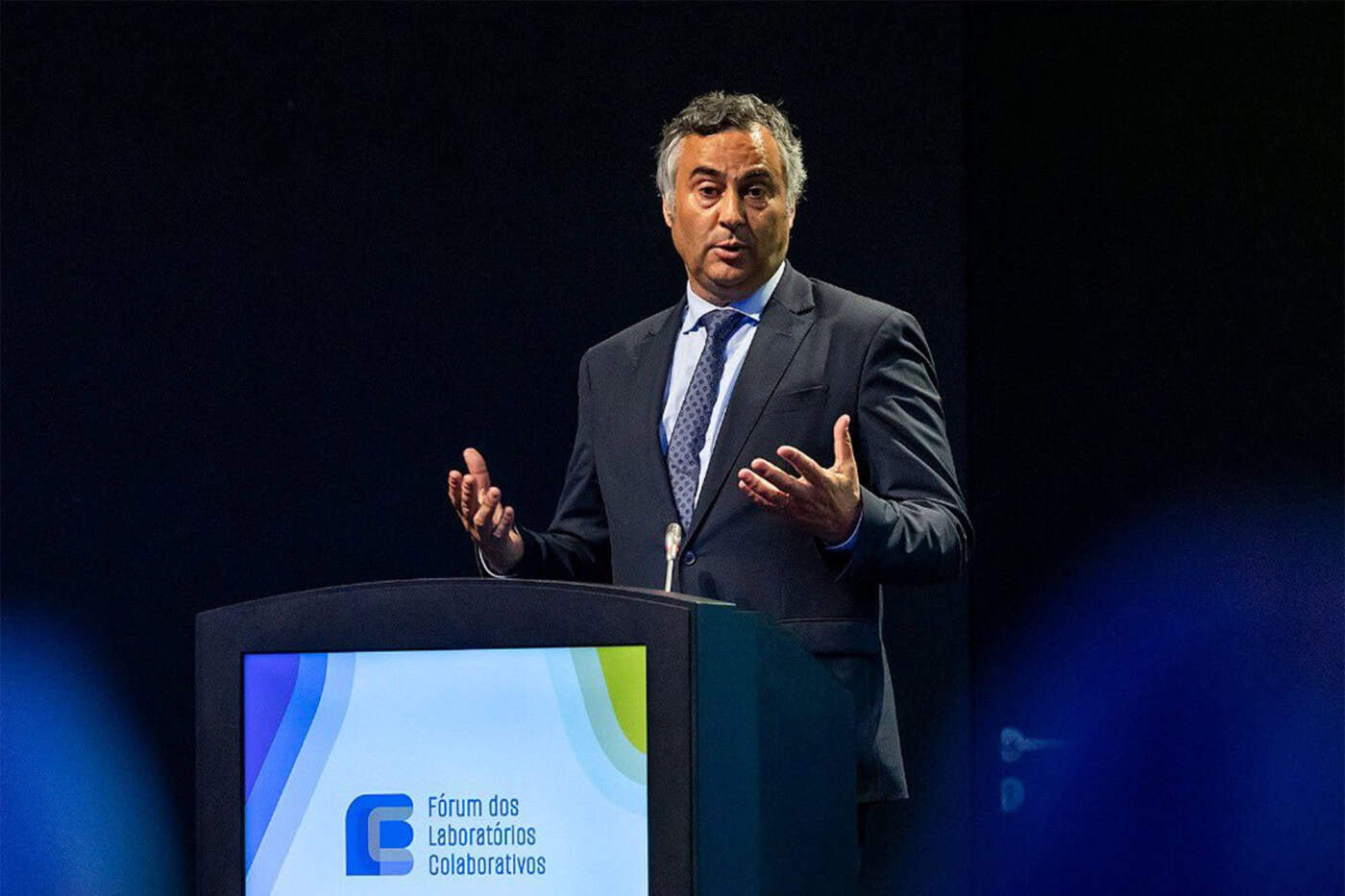 Ministro Fernando Alexandre recusa ter pressionado reitor da Universidade do Porto