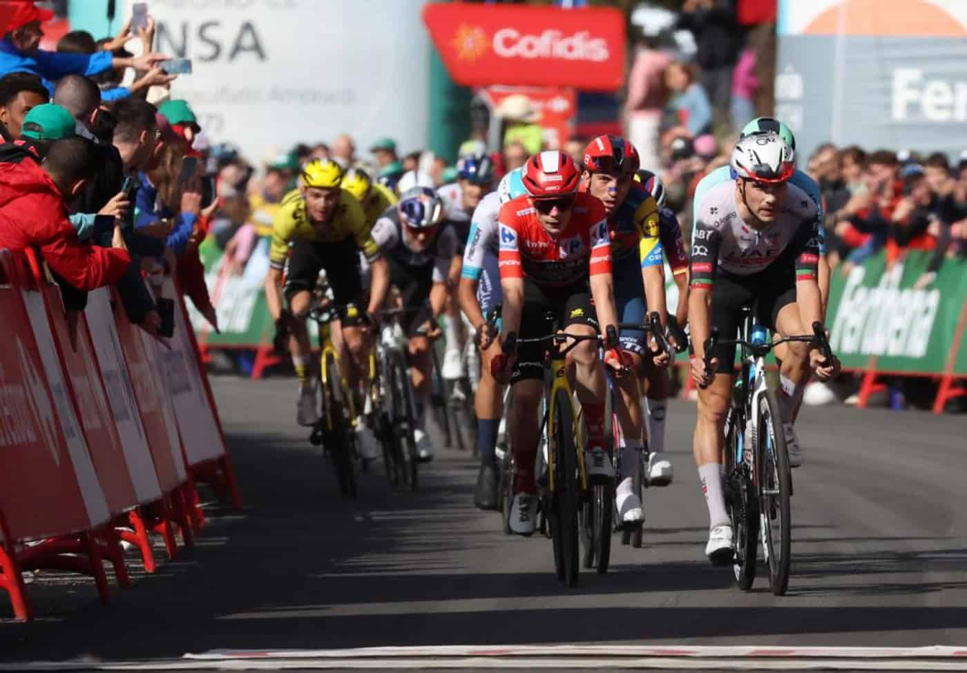 João Almeida foi o nono português a vencer em Espanha