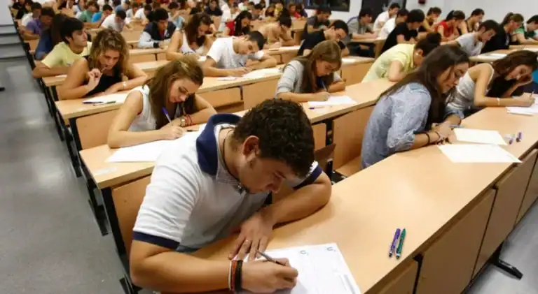 Governo defende exames no acesso ao ensino superior e promete manter exigência