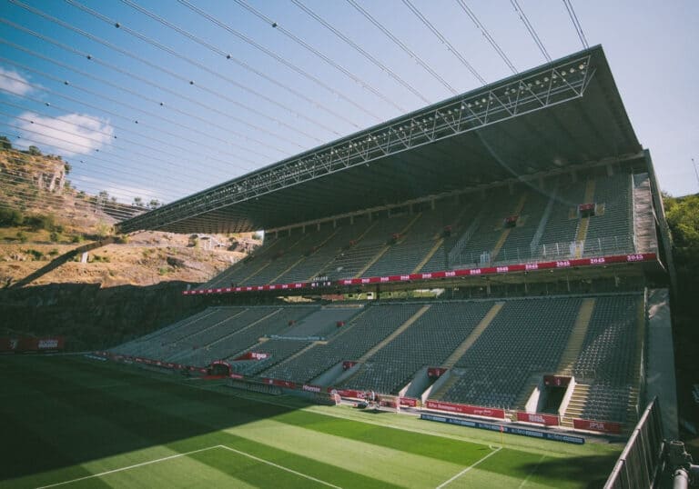 Domingo de dérbi minhoto na Pedreira