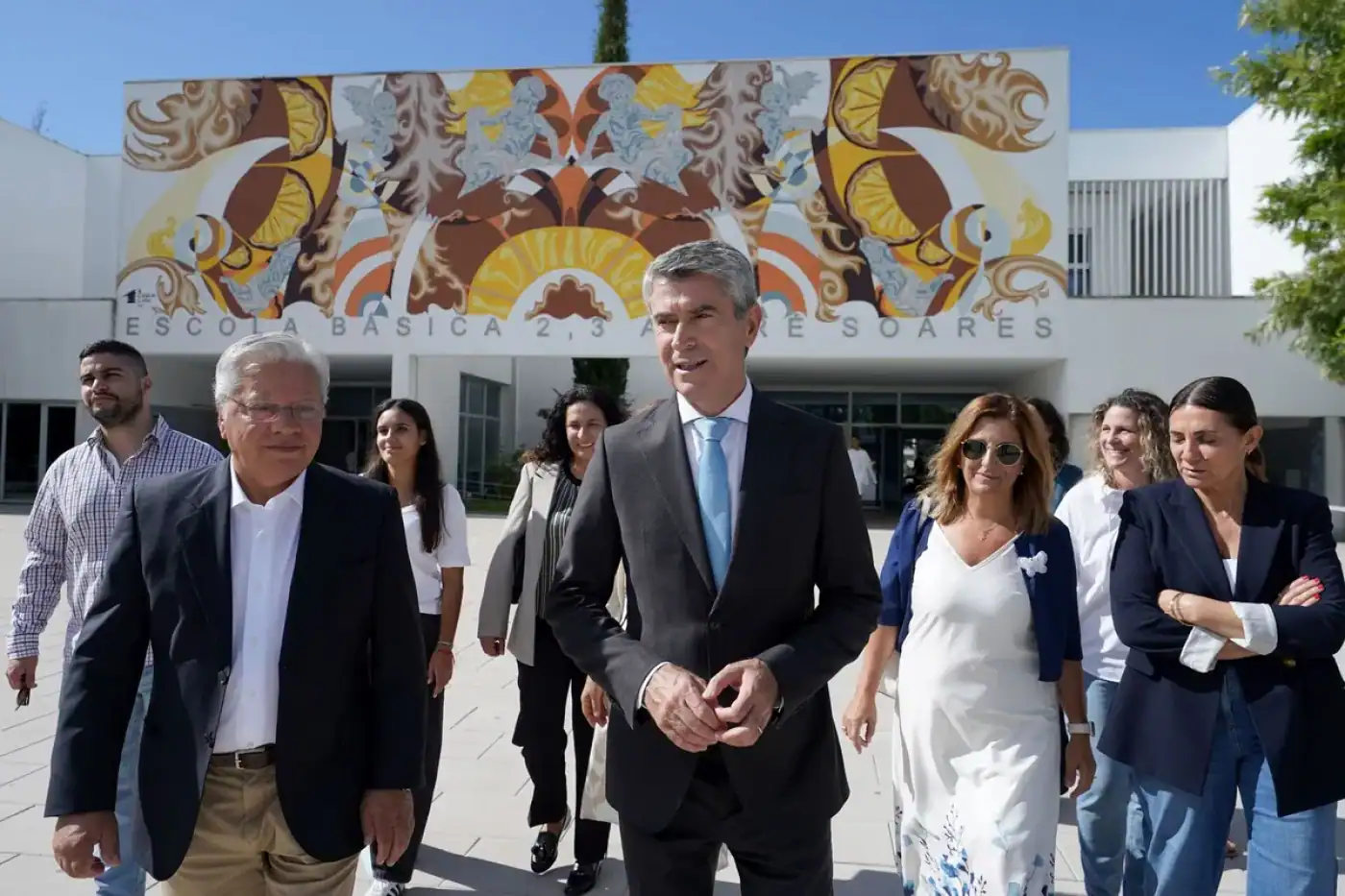 José Luís Carneiro diz que escolas ainda não passaram pelo "momento mais crítico"