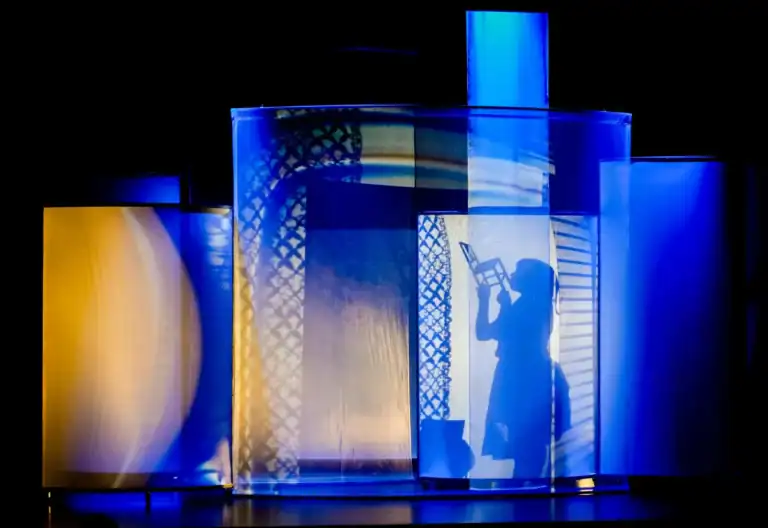 ‘Soprar para ver’ brinca com a imaginação e o invisível no Theatro Circo